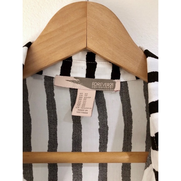 🌺Host Pick🌺Women’s Forever 21 Blouse - Picture 5 of 7